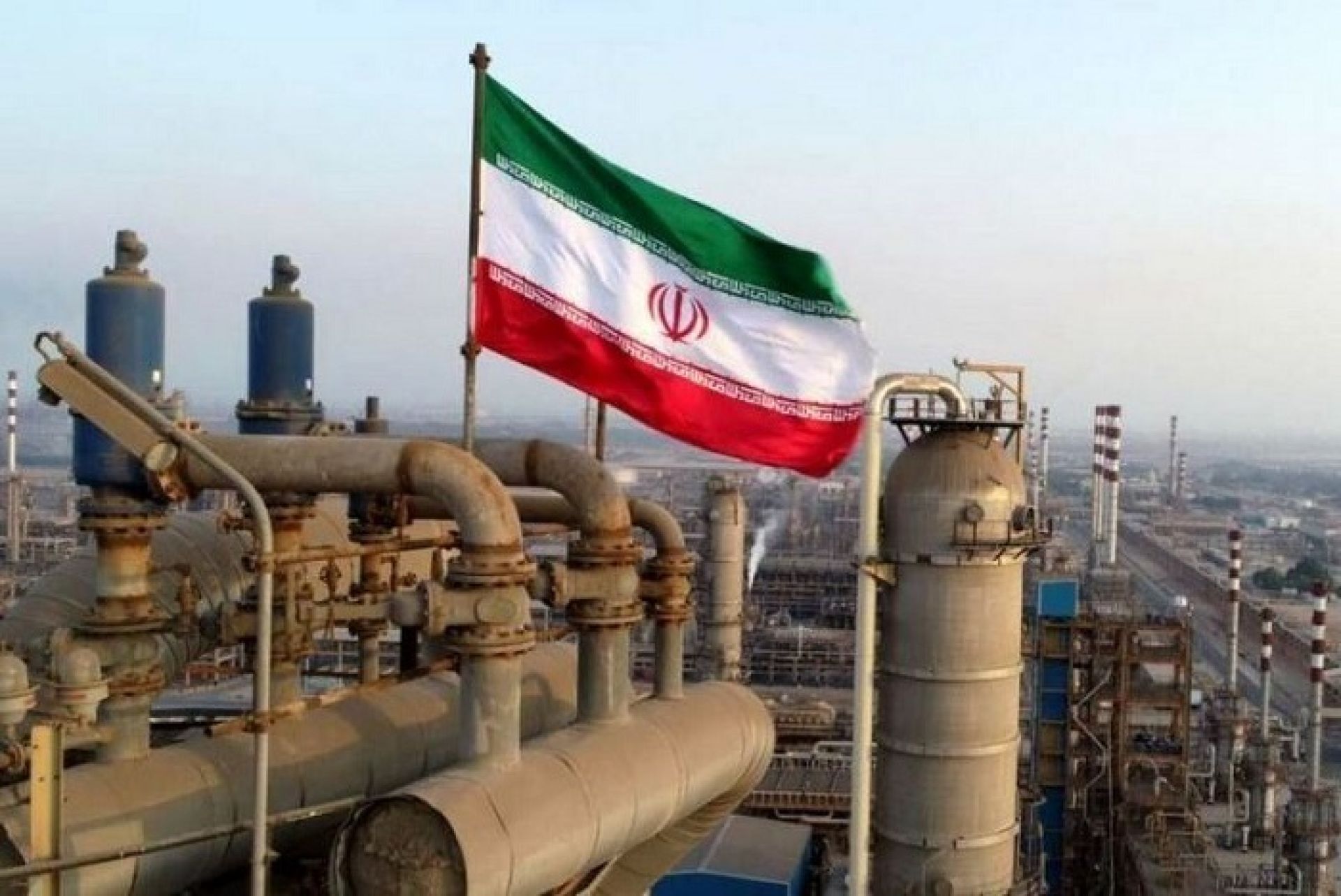 तेल उत्पादन बढाउन इरानले गर्यो अर्बौं डलरको सम्झौता